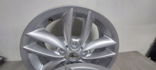 Laden Sie das Bild in den Galerie-Viewer, 1x Alufelge 17 Zoll 7.0&quot; 5x120 50ET Silber 9803723 Mini Countryman R60 R61