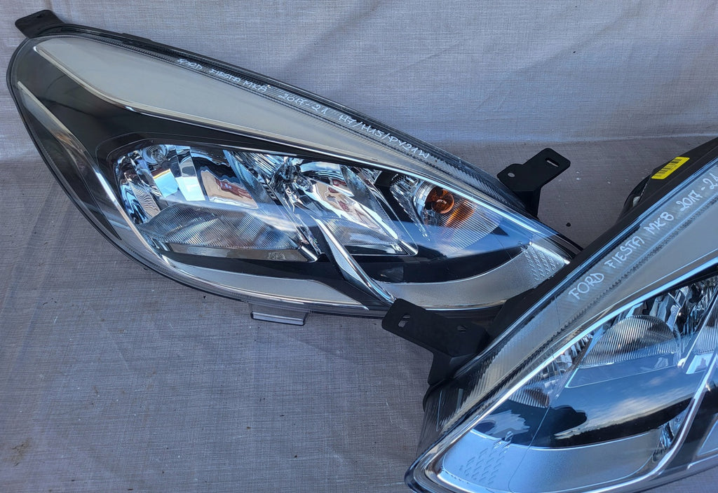 Frontscheinwerfer Ford Fiesta H1BB13W029AE Ein Satz Scheinwerfer Headlight