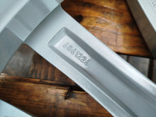 Load image into Gallery viewer, 1x Alufelge 19 Zoll 9.5" 5x112 39ET Glanz Silber 6861226 BMW G11 G12 Rim Wheel FEL8328998566hl