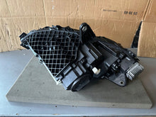 Laden Sie das Bild in den Galerie-Viewer, Frontscheinwerfer Mercedes-Benz Eqc A2939062701 Links Scheinwerfer Headlight SCH4549120887xm