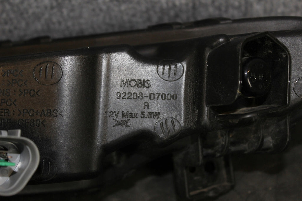 Frontscheinwerfer Hyundai Tucson 92208-D7000 Rechts Scheinwerfer Headlight SCH7089800009wf