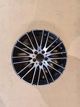 Laden Sie das Bild in den Galerie-Viewer, 1x Alufelge 18 Zoll 7.5&quot; 5x112 40ET A2064014900 Mercedes-Benz Rim Wheel