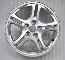 Load image into Gallery viewer, 1x Alufelge 17 Zoll 7.0" 5x114.3 46ET Matt Silber 529102C200 Hyundai Coupe FEL7663894835xt