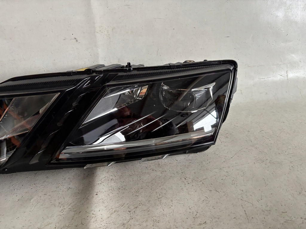 Frontscheinwerfer Skoda Octavia III 5E1941015D Links Scheinwerfer Headlight SCH7939953257sq