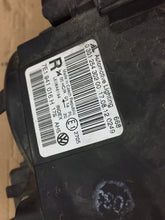 Load image into Gallery viewer, Frontscheinwerfer VW Caravelle 941016H Rechts Scheinwerfer Headlight SCH5065061052ib