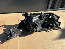 Load image into Gallery viewer, Frontscheinwerfer Toyota Yaris Rechts Scheinwerfer Headlight