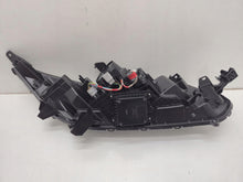 Laden Sie das Bild in den Galerie-Viewer, Frontscheinwerfer Mitsubishi Eclipse Cross LED Ein Stück (Rechts oder Links)
