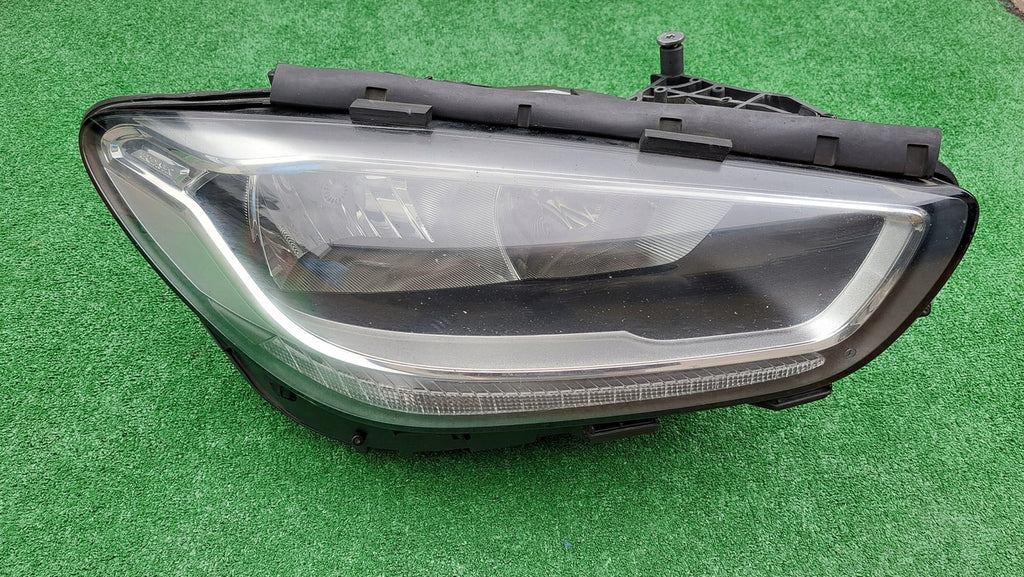 Frontscheinwerfer Mercedes-Benz W247 A2479067600KZ Halogen Rechts Headlight