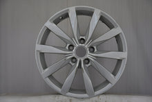 Load image into Gallery viewer, 1x Alufelge 17 Zoll 6.0" 5x112 48ET Glanz Silber 5G0601025K VW Rim Wheel FEL5172931524yv