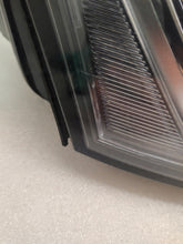 Load image into Gallery viewer, Frontscheinwerfer Audi A4 B8 8K0941031C 8K0941032C Xenon Rechts oder Links