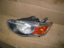 Laden Sie das Bild in den Galerie-Viewer, Frontscheinwerfer Mitsubishi Colt VI 8301B179 Links Scheinwerfer Headlight