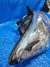Laden Sie das Bild in den Galerie-Viewer, Frontscheinwerfer Mercedes-Benz Viano W639 Vito A6398201961 Rechts Headlight