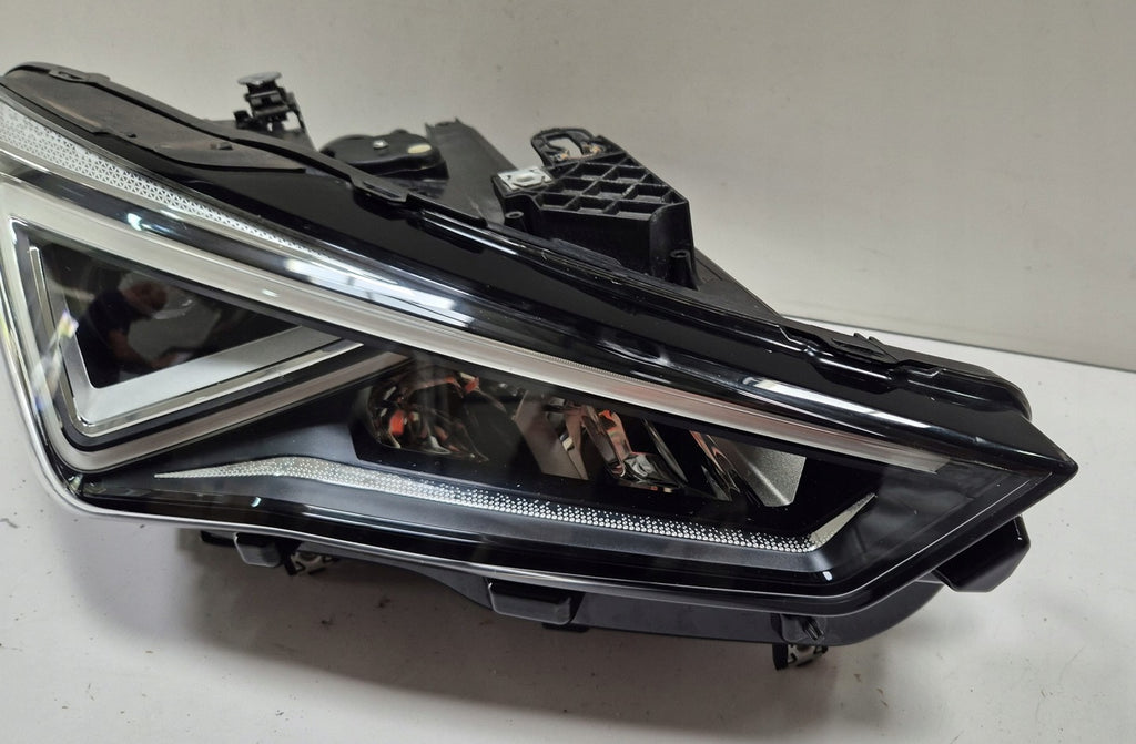 Frontscheinwerfer Seat Leon 5FB941008G Full LED Ein Stück (Rechts oder Links)