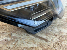 Laden Sie das Bild in den Galerie-Viewer, Frontscheinwerfer Audi C8 4K0941039 LED Ein Stück (Rechts oder Links) Headlight