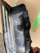 Laden Sie das Bild in den Galerie-Viewer, Frontscheinwerfer Audi E-Tron AUDI89A941036 LED Ein Satz Scheinwerfer Headlight