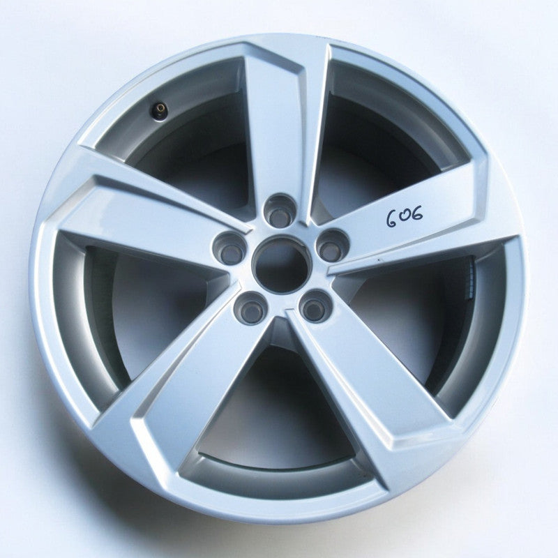 1x Alufelge 18 Zoll 8.0" 5x112 46ET Silber 8V0601025DL Audi A3 Rim Wheel