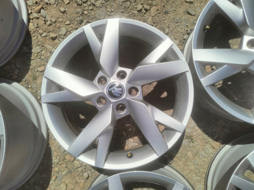 4x Alufelge 17 Zoll 6.5" 5x112 46ET Glanz Silber 5E3601025 Skoda Octavia 5e3 I FEL8069395154cv