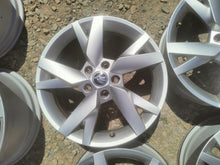 Laden Sie das Bild in den Galerie-Viewer, 4x Alufelge 17 Zoll 6.5" 5x112 46ET Glanz Silber 5E3601025 Skoda Octavia 5e3 I FEL8069395154cv