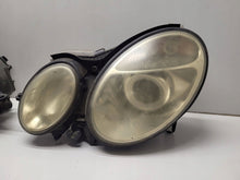 Laden Sie das Bild in den Galerie-Viewer, Frontscheinwerfer Mercedes-Benz W211 AYN6056 Ein Satz Scheinwerfer Headlight SCH8856208254bw