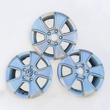 Laden Sie das Bild in den Galerie-Viewer, 1x Alufelge 16 Zoll 6.5&quot; 5x120 62ET Glanz Silber 2H0071496 VW Amarok Rim Wheel