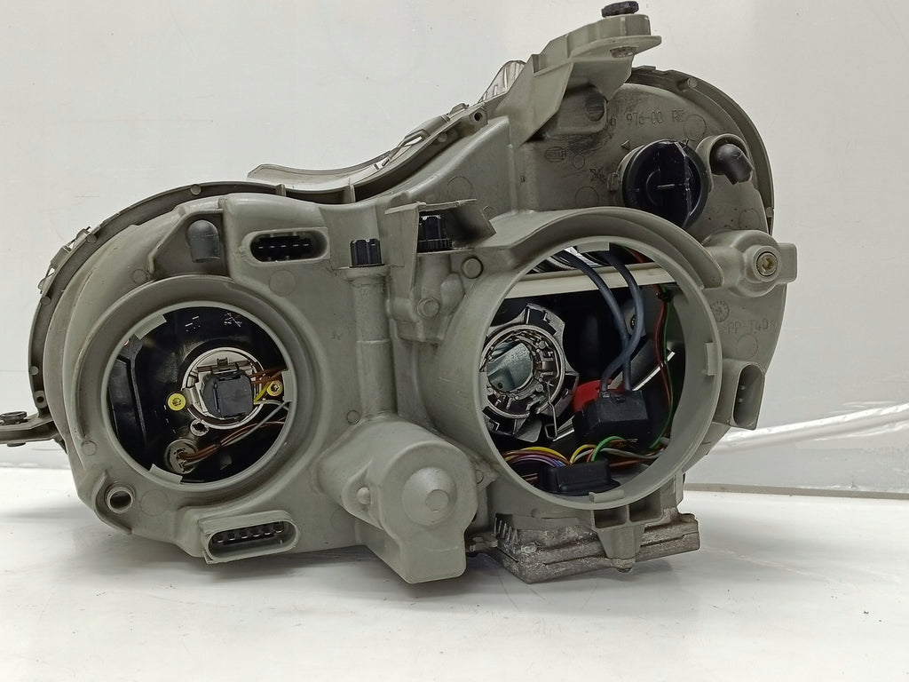 Frontscheinwerfer Mercedes-Benz Coupe Cl203 152738-00 Xenon Rechts Headlight SCH9547818060ys