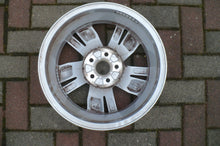 Load image into Gallery viewer, 1x Alufelge 15 Zoll 5.5&quot; 5x100 40ET Glanz Silber 2G0601025N VW Polo Rim Wheel