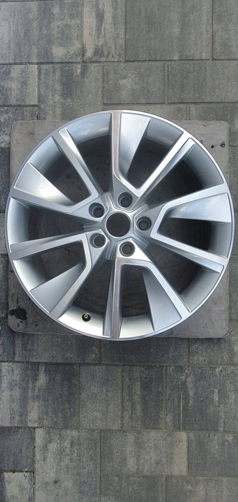 1x Alufelge 18 Zoll 7.0" 5x112 45ET Glanz Silber 57A601025D Skoda Karoq FEL9823715176kd