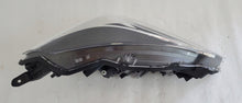 Laden Sie das Bild in den Galerie-Viewer, Frontscheinwerfer Toyota Yaris Links Scheinwerfer Headlight