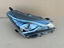 Laden Sie das Bild in den Galerie-Viewer, Frontscheinwerfer Toyota Yaris Rechts Scheinwerfer Headlight SCH4367096911qf