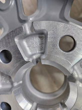Load image into Gallery viewer, 1x Alufelge 18 Zoll 7.0" 5x112 45ET Glanz Silber 575601025D Seat Ateca Rim Wheel FEL3626156862ng