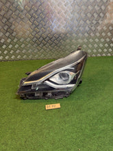 Laden Sie das Bild in den Galerie-Viewer, Frontscheinwerfer Toyota Yaris Links Scheinwerfer Headlight SCH5118357168yh