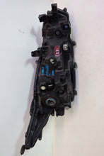 Laden Sie das Bild in den Galerie-Viewer, Frontscheinwerfer Toyota Corolla 81150-02T31 Links Scheinwerfer Headlight SCH4518110790ae