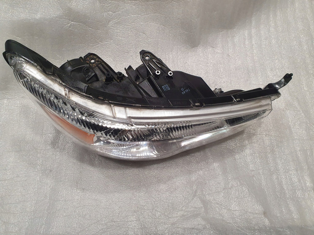 Frontscheinwerfer Mitsubishi Colt Xenon Ein Stück (Rechts oder Links) Headlight