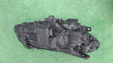 Laden Sie das Bild in den Galerie-Viewer, Frontscheinwerfer Mercedes-Benz W246 A2468205361 Ein Stück (Rechts oder Links) SCH3087820494bf