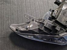 Laden Sie das Bild in den Galerie-Viewer, Frontscheinwerfer Renault Megane III 260606227R Links Scheinwerfer Headlight SCH9586066660vi