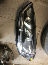 Laden Sie das Bild in den Galerie-Viewer, Frontscheinwerfer 517941031B Links Scheinwerfer Headlight
