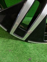 Laden Sie das Bild in den Galerie-Viewer, 1x Alufelge 18 Zoll 7.5" 5x112 53ET Glanz Schwarz A2474012700 Mercedes-Benz W247 FEL7689781404cj