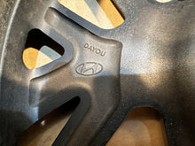 Load image into Gallery viewer, 1x Alufelge 18 Zoll 7.5" 5x114.3 50ET 52910CM300 Hyundai Kona Rim Wheel FEL8607261047wm