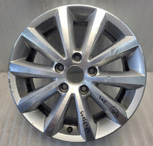 Laden Sie das Bild in den Galerie-Viewer, 1x Alufelge 16 Zoll 6.5&quot; 5x112 50ET Glanz Silber 2K5601025E VW Touran Rim Wheel