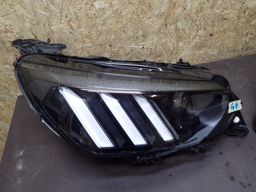 Frontscheinwerfer Peugeot 2008 II 9823193480 Ein Stück (Rechts oder Links)