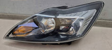 Laden Sie das Bild in den Galerie-Viewer, Frontscheinwerfer Ford Focus 8M5113D155CE Xenon Links Scheinwerfer Headlight SCH8793606297sp