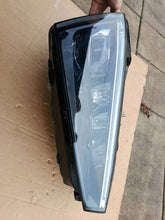 Laden Sie das Bild in den Galerie-Viewer, Frontscheinwerfer Skoda Scala 657941016A Rechts Scheinwerfer Headlight SCH6078144187vl