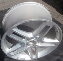 Load image into Gallery viewer, 1x Alufelge 20 Zoll 9.5" 5x112 57ET Glanz Silber A2044016702 Mercedes-Benz FEL7725232094st