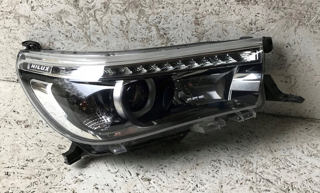 Frontscheinwerfer Toyota Hilux Rechts Scheinwerfer Headlight SCH9083615495az