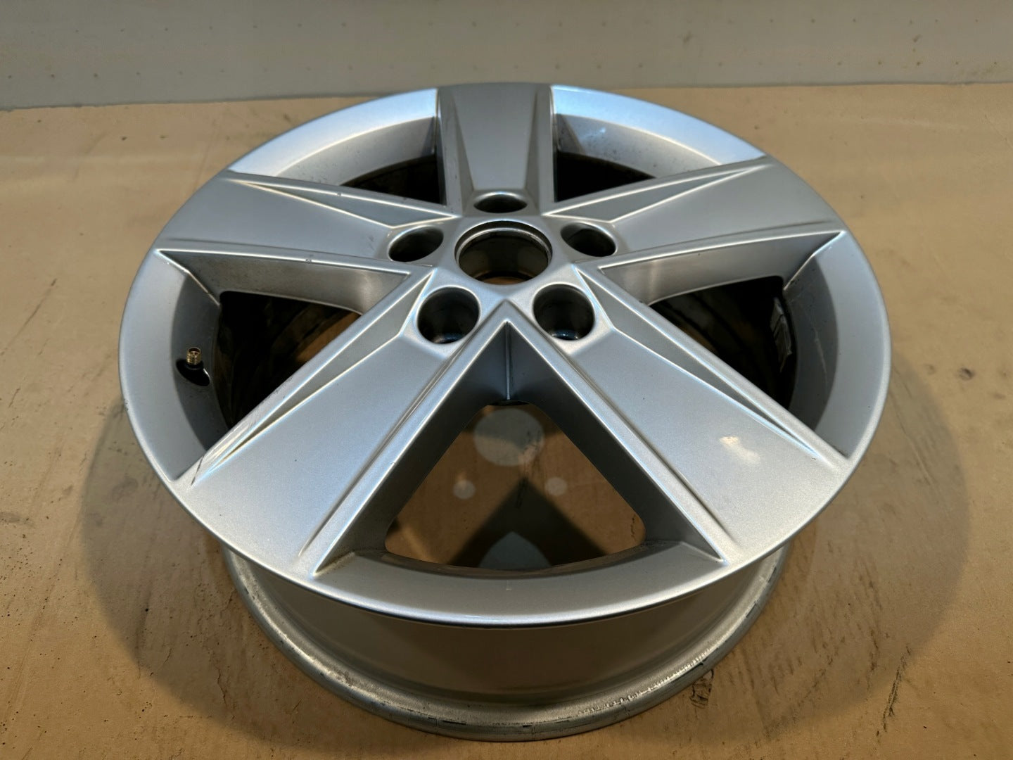 1x Alufelge 16 Zoll 6.0