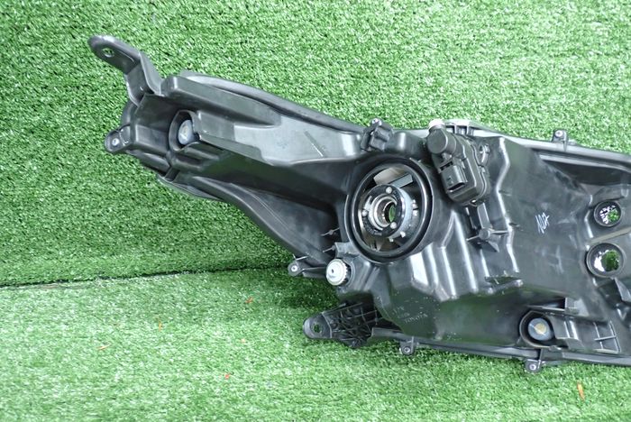 Frontscheinwerfer Toyota Yaris Links Scheinwerfer Headlight SCH4437043752jz