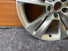 Load image into Gallery viewer, 1x Alufelge 18 Zoll 7.0&quot; 5x112 45ET Glanz Silber 57A601025E Skoda Kodiaq