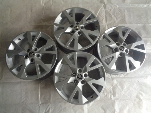 4x Alufelge 17 Zoll 7.0" 5x112 45ET Glanz Silber 5E0601025 Skoda Octavia III I FEL6379839727no