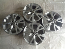Laden Sie das Bild in den Galerie-Viewer, 4x Alufelge 17 Zoll 7.0" 5x112 45ET Glanz Silber 5E0601025 Skoda Octavia III I FEL6379839727no