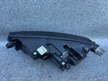 Laden Sie das Bild in den Galerie-Viewer, Frontscheinwerfer Skoda Octavia IV 5E4941016B Rechts Scheinwerfer Headlight SCH4960394001id